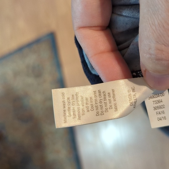 Athleta High Rise Tapestry Chaturanga patterned workout leggings with pockets, M - Picture 6 of 6